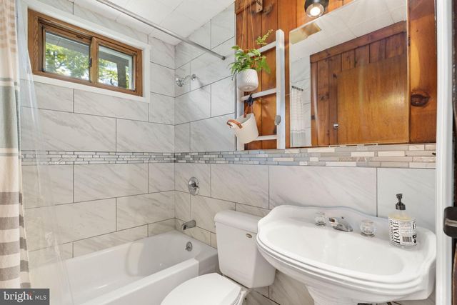214 COACH RD, Tobyhanna, PA 18466