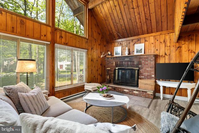214 COACH RD, Tobyhanna, PA 18466