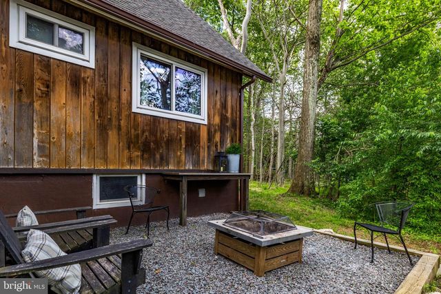 214 COACH RD, Tobyhanna, PA 18466