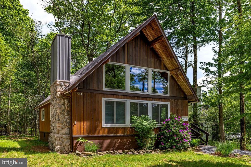 214 COACH RD, Tobyhanna, PA 18466