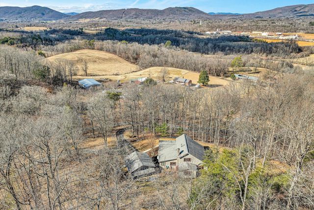 29 Serenity LN, Blue Ridge, VA 24064