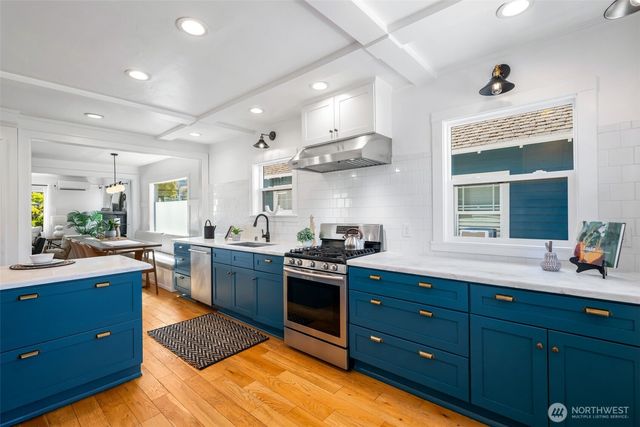 6525 3rd Avenue NW, Seattle, WA 98117