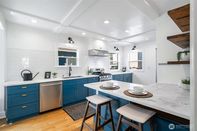 6525 3rd Avenue NW, Seattle, WA 98117