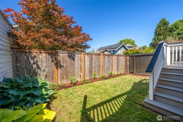 6525 3rd Avenue NW, Seattle, WA 98117