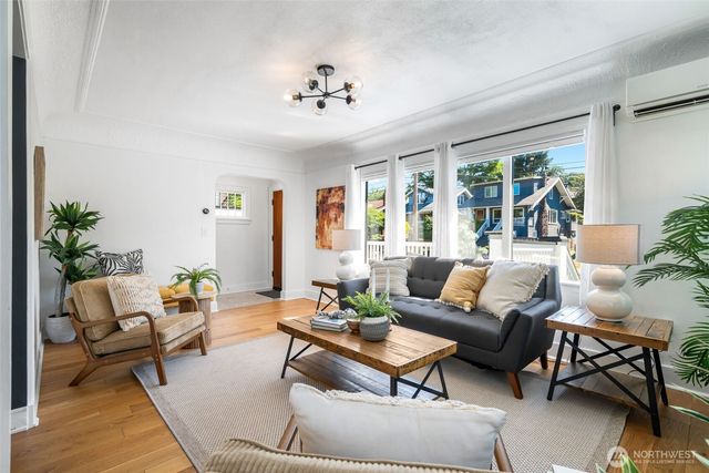 6525 3rd Avenue NW, Seattle, WA 98117