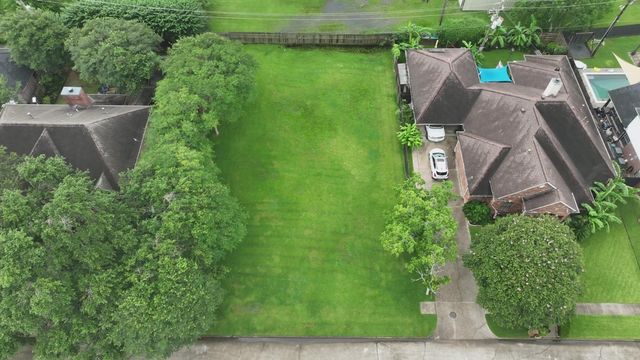 718 Huntercrest Street, El Lago, TX 77586