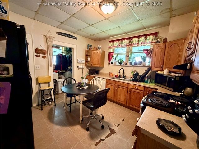 226 9th Avenue, South Charleston, WV 25303