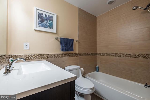 2136 CARPENTER ST, Philadelphia, PA 19146