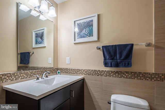 2136 CARPENTER ST, Philadelphia, PA 19146