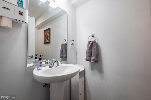 2136 CARPENTER ST, Philadelphia, PA 19146