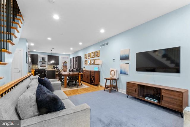 2136 CARPENTER ST, Philadelphia, PA 19146