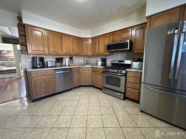 4905 North Oaks Boulevard, North Brunswick, NJ 08902