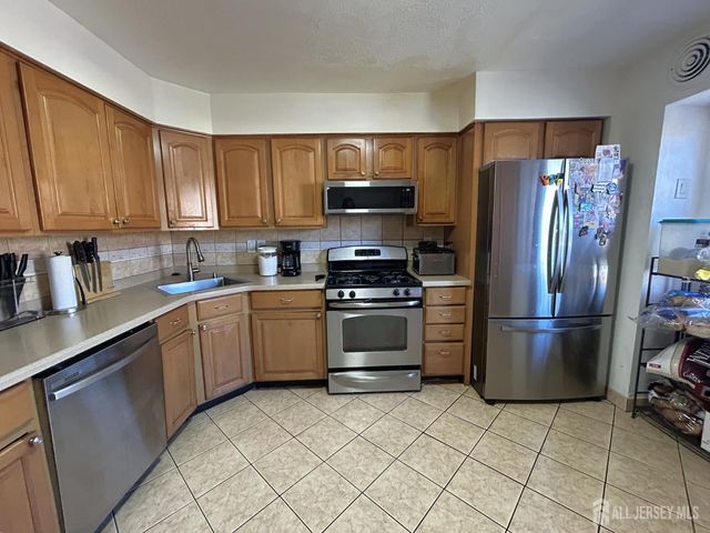 4905 North Oaks Boulevard, North Brunswick, NJ 08902