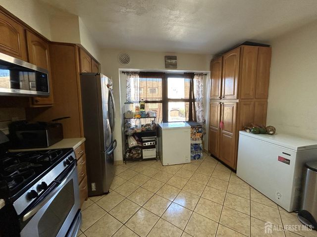 4905 North Oaks Boulevard, North Brunswick, NJ 08902