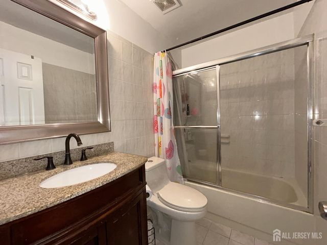 4905 North Oaks Boulevard, North Brunswick, NJ 08902