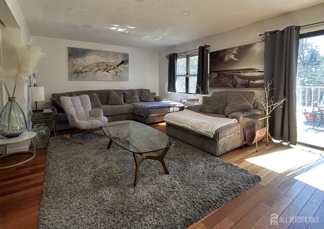 4905 North Oaks Boulevard, North Brunswick, NJ 08902