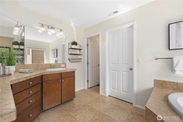 38030 41st Place S, Auburn, WA 98001