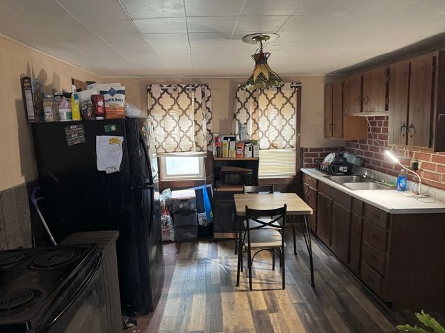 163 Bridge St, Gardner, MA 01440