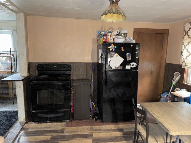 163 Bridge St, Gardner, MA 01440