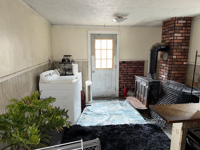 163 Bridge St, Gardner, MA 01440