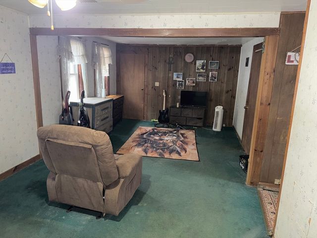 163 Bridge St, Gardner, MA 01440