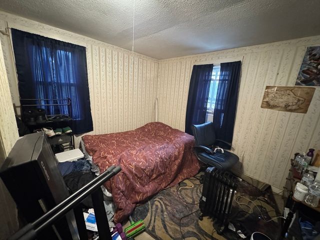 163 Bridge St, Gardner, MA 01440