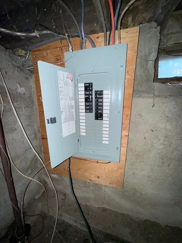 163 Bridge St, Gardner, MA 01440