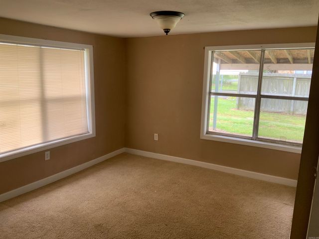 12 Church St, Guy, AR 72061