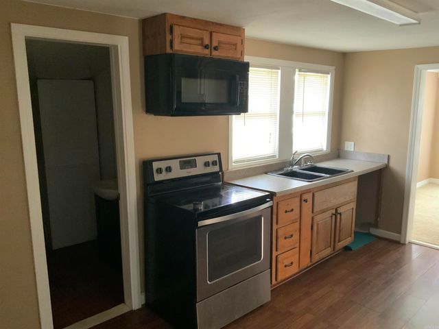 12 Church St, Guy, AR 72061