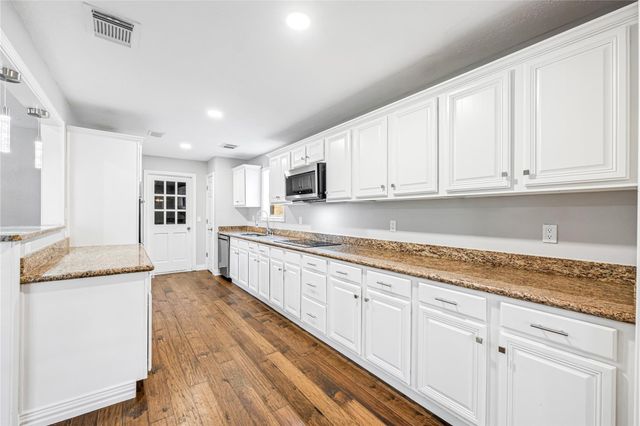 9806 Tanager Lane, Conroe, TX 77385
