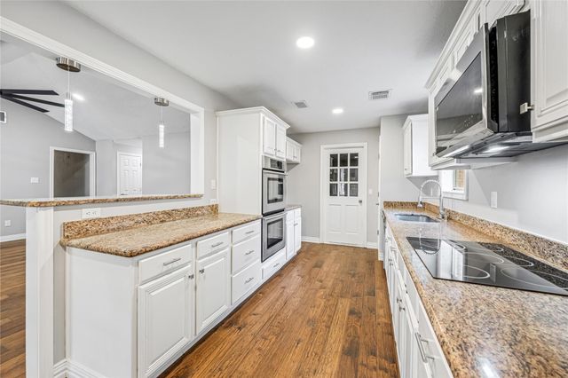 9806 Tanager Lane, Conroe, TX 77385