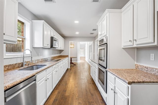 9806 Tanager Lane, Conroe, TX 77385