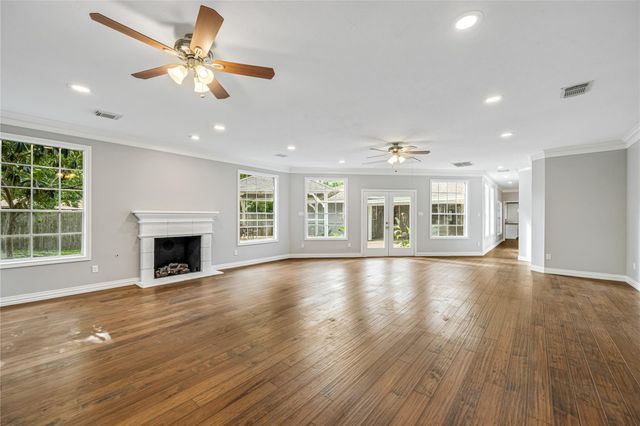 9806 Tanager Lane, Conroe, TX 77385