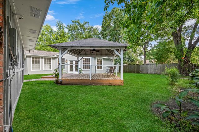 9806 Tanager Lane, Conroe, TX 77385