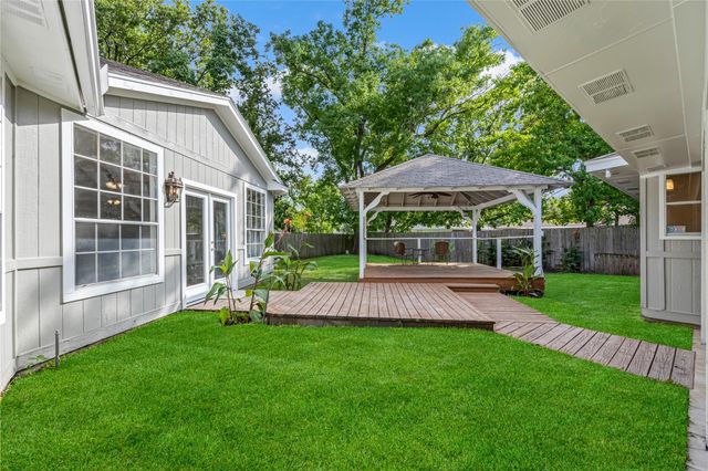 9806 Tanager Lane, Conroe, TX 77385