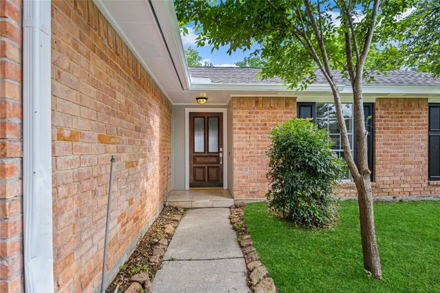 9806 Tanager Lane, Conroe, TX 77385