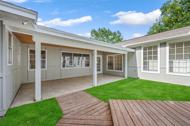9806 Tanager Lane, Conroe, TX 77385
