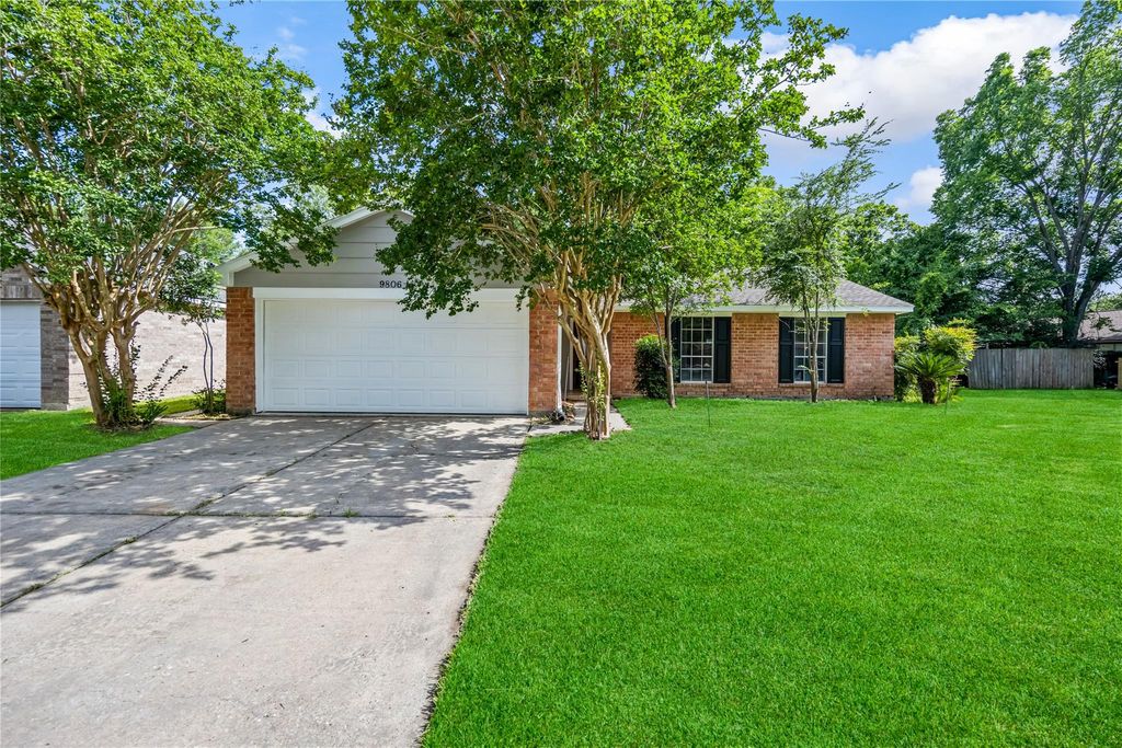 9806 Tanager Lane, Conroe, TX 77385