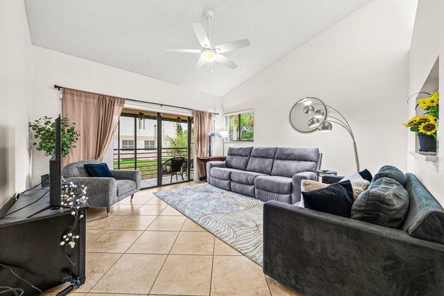 16 Via De Casas Sur 204, Boynton Beach, FL 33426