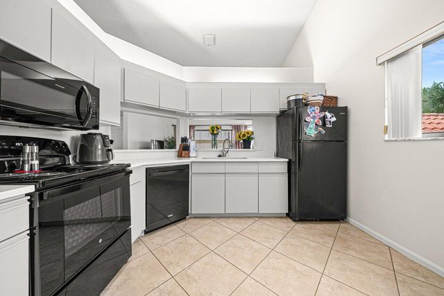16 Via De Casas Sur 204, Boynton Beach, FL 33426