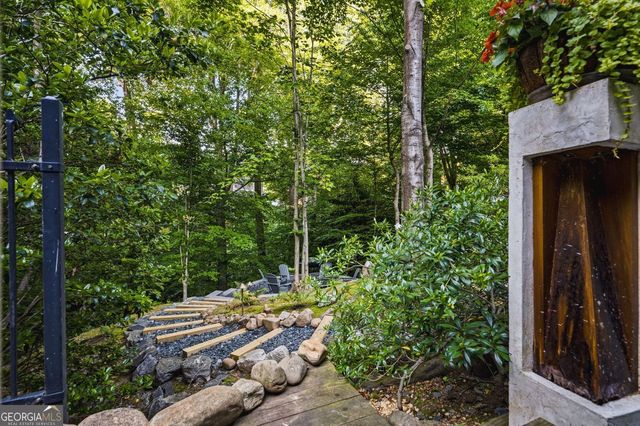 1056 Bluffhaven Way, Brookhaven, GA 30319