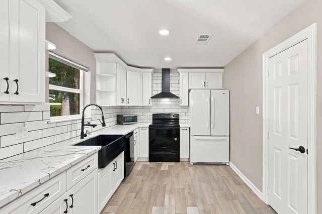 1704 S 1st Street, Conroe, TX 77301