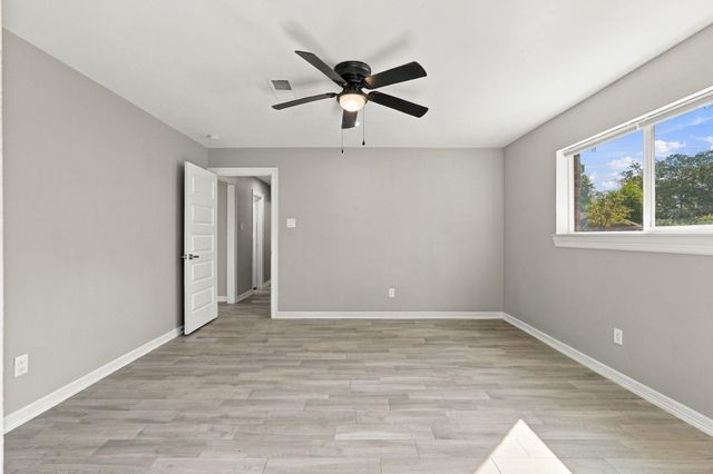 1704 S 1st Street, Conroe, TX 77301