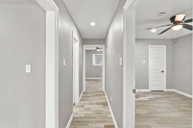 1704 S 1st Street, Conroe, TX 77301