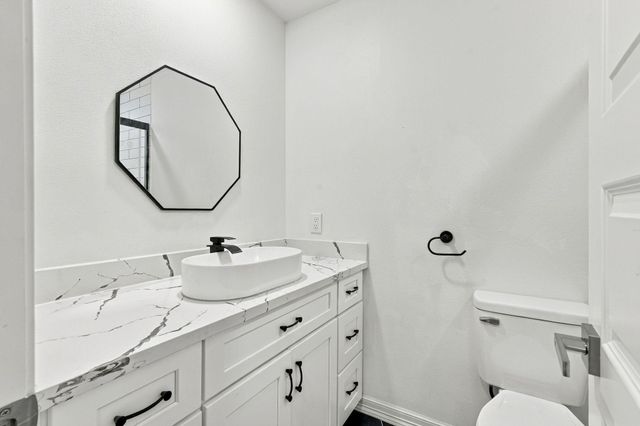1704 S 1st Street, Conroe, TX 77301