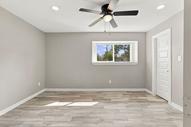 1704 S 1st Street, Conroe, TX 77301