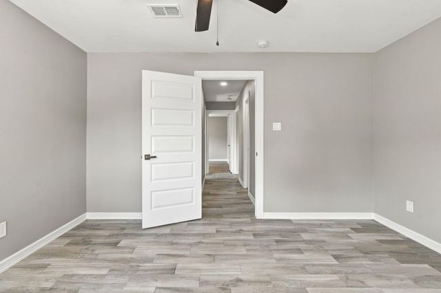 1704 S 1st Street, Conroe, TX 77301