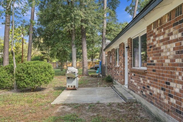 1704 S 1st Street, Conroe, TX 77301