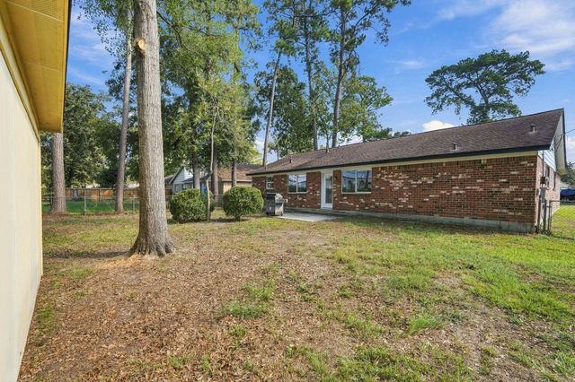 1704 S 1st Street, Conroe, TX 77301