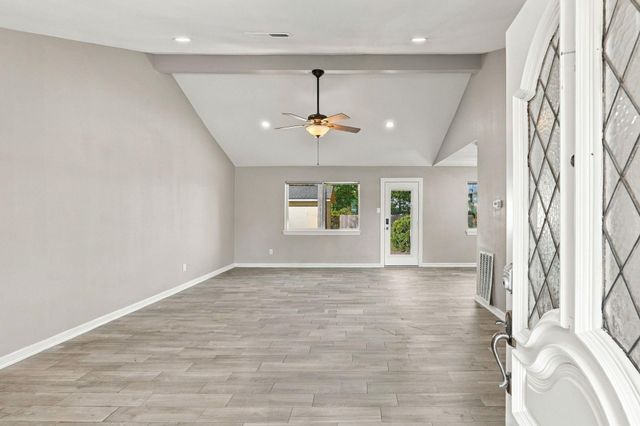 1704 S 1st Street, Conroe, TX 77301